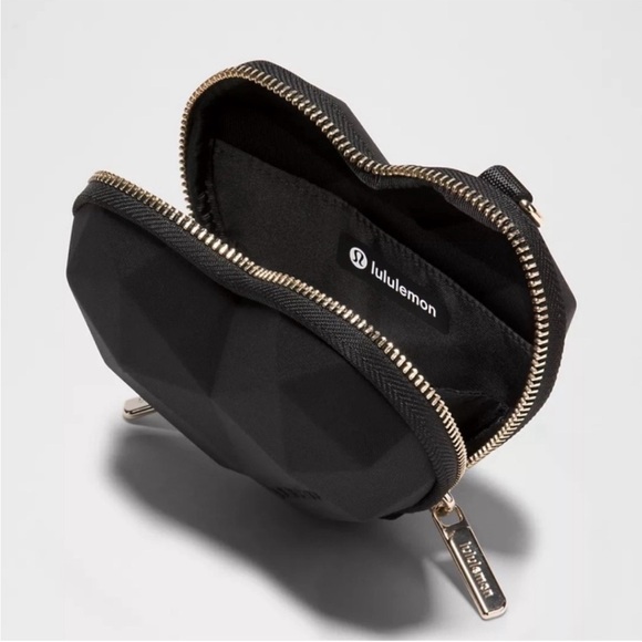 NWT lululemon heart wristlet - Picture 3 of 4